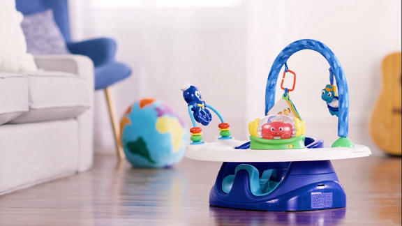 3-in-1 Snack & Discover Seat™