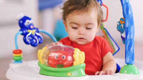 3-in-1 Snack & Discover Seat™