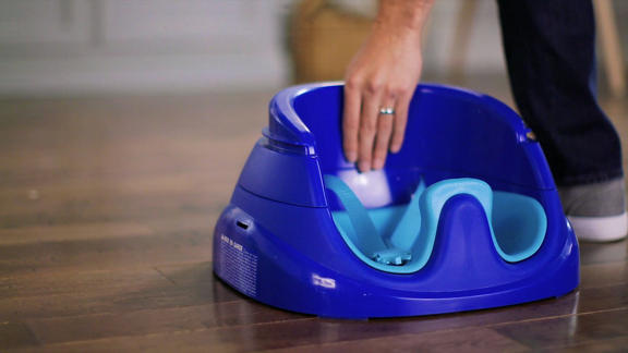 3-in-1 Snack & Discover Seat™