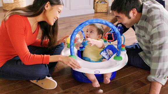 3-in-1 Snack & Discover Seat™